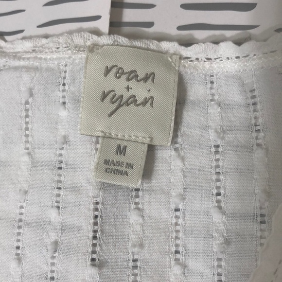 Roan + Ryan top white v-neck - Picture 2 of 9